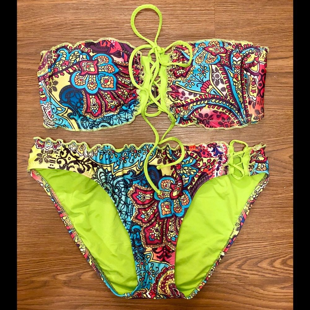 NWOT BECCA Swimsuit two piece size medium